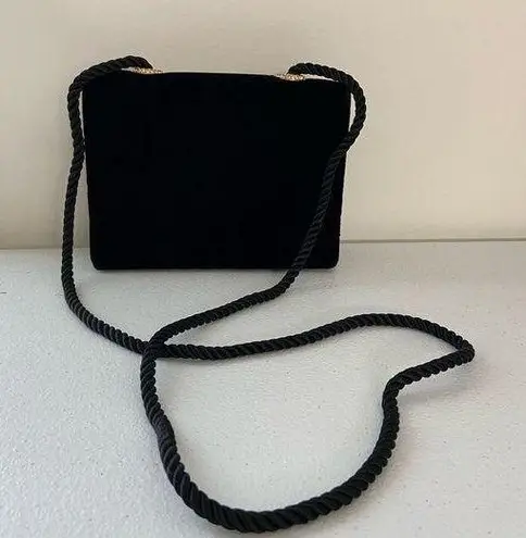 Valerie Stevens EUC Vintage women’s solid black soft velvet rope strap crossbody