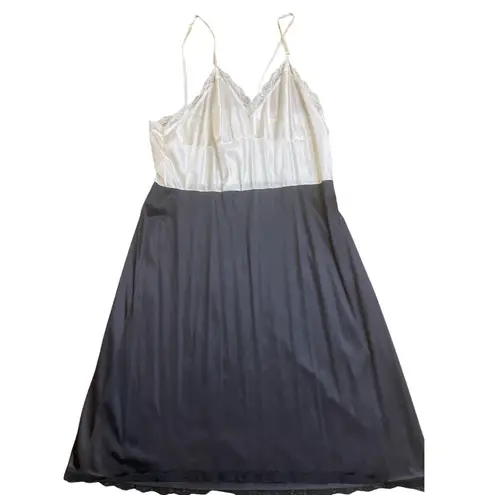 Vintage Sarah Smith Exclusive Size 42 Black & Cream Lace Trim Nightgown Size L