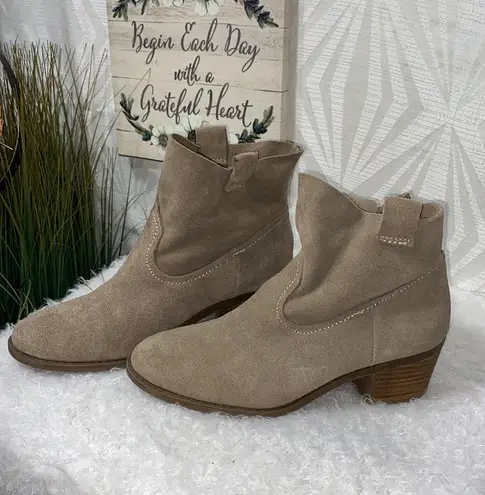 Carlos Santana Leighton Suede Ankle Boot