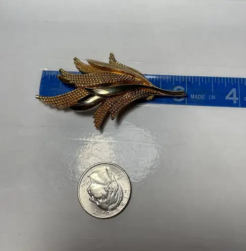 Smooth & Shiny Textured Willow Leaves Gold Tone Brooch