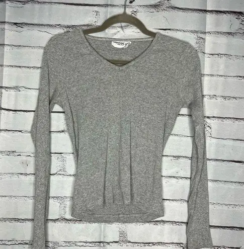 Newport News Vintage Y2K Gray Fitted Long Sleeve Ribbed Top V-Neck Shirt Size M