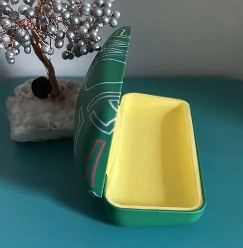 Hard Shell Clam Closure Sunglasses Travel Case Green with Graphic Print