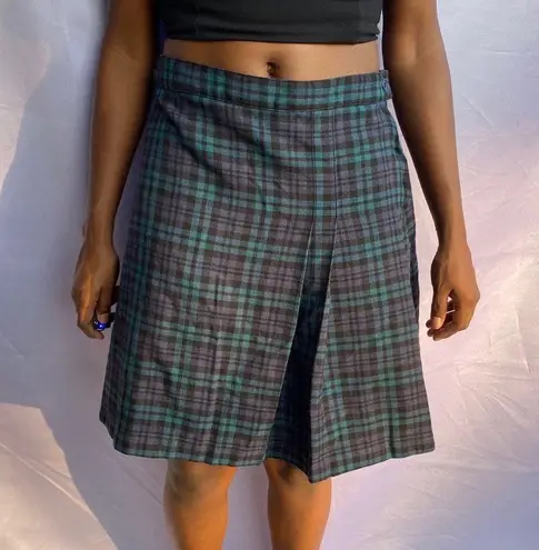 Plaid lightly pleated school girl skirt Size M