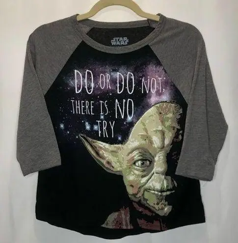 Star Wars  Yoda Graphic Tee Shirt