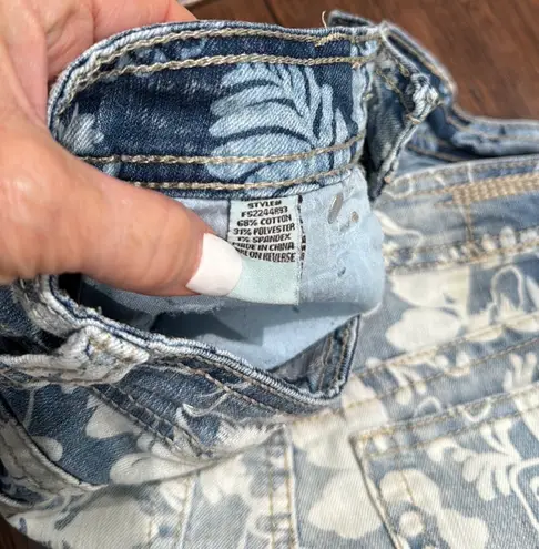 1st Kiss Denim Floral Distressed Short