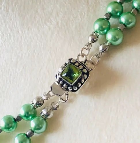 Handcrafted green Czech Pearl forsterite peridot gemstone clasp necklace