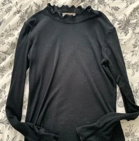 black turtleneck long sleeve flare sleeves small