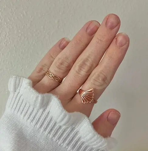 Boutique “Cali” Rosegold Shell Ring 8.5 Classic Elegant Beachy Minimal Femme