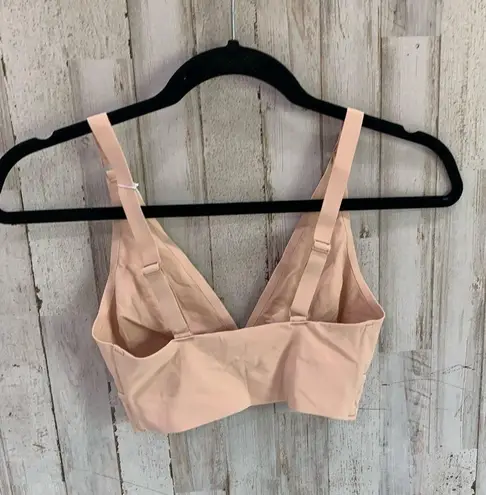 Everlane  ReNew The Invisible Bra Light Tan NWT Seamless Tagless Hook Back