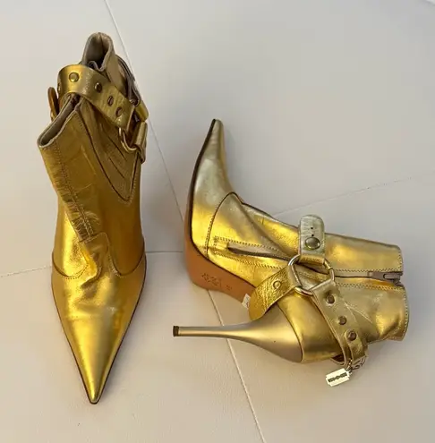 DENNY ROSE METALLIC GOLD BOOTIES WITH LOGO CHARM Size 6