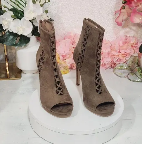 BCBGeneration  Delaney Ankle Boots Booties Shoes Size 9B