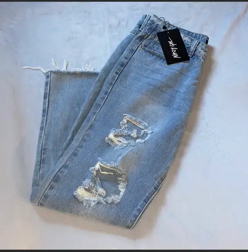 Nasty Gal NWT Light Wash  Distressed Mom Jeans Size 6