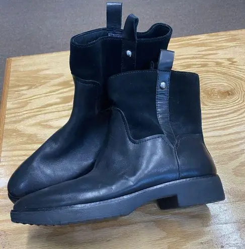 FitFlop Signey Mixte Ankle Boots Women's 9 Black Leather Round Toe Bootie S42