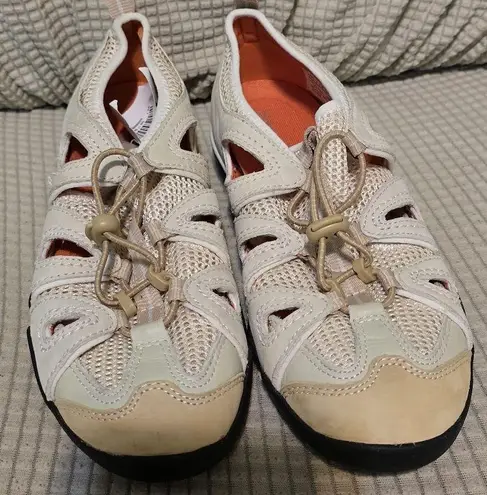 Rockport Cream and Tan Athletic Shoes with Saddle Accent Size 7.5