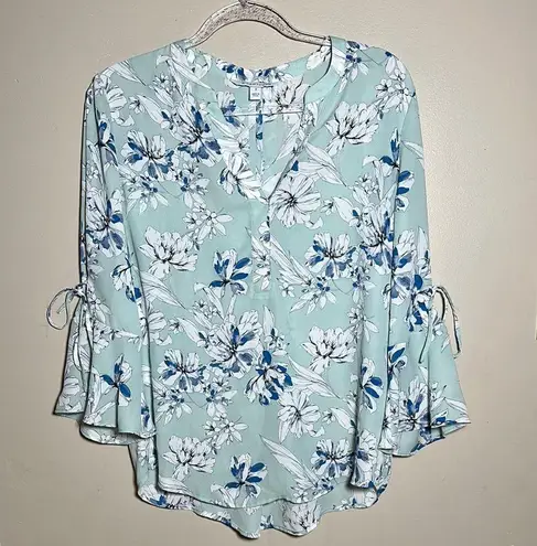41 Hawthorn Stitch Fix Floral Bell Sleeve Career Top | Medium Blue