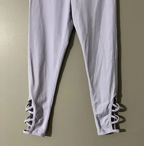 Alphalete  Criss Cross 7/8 Length Athletic Leggings in Lilac Pastel Women's S