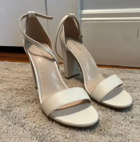 Chic Pier Women’s White Heel Size 8.5