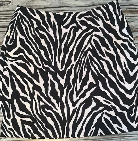 EP Pro Black and White Mini Golf Skort Size 4