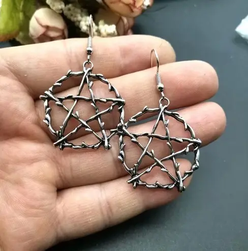 Witch Spooky Pentagram Wicca Pendant Hook Earrings Silver