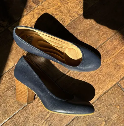 Sofft Comfort Fit Navy Blue Leather Women’s Palisade Pumps Size 8.5M Cork heel