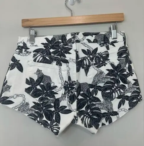 L'Agence L’Agence Audrey Shorts Panther Print Chain and‎ Floral
White Black Size 25