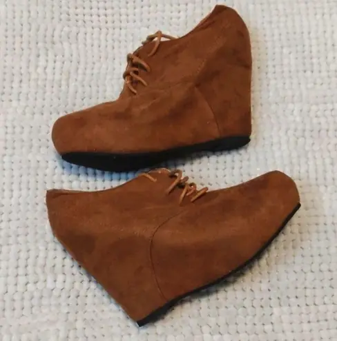 Charlotte Russe  Brown Suede Bootie Wedge Shoes Size 6 GUC #3088