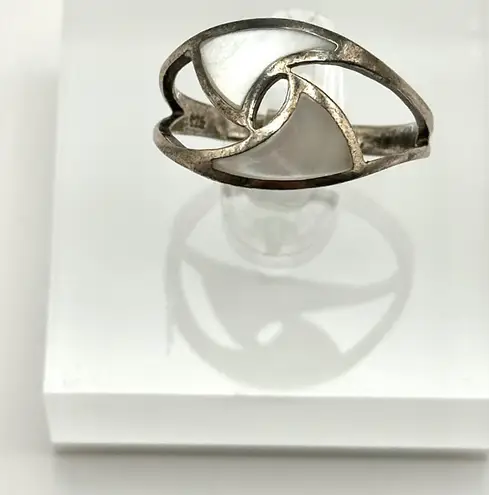 Vintage Mother of Pearl Inlay Sterling Silver Ring Size 7.5
