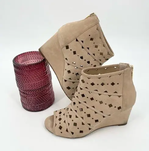 Michael Michael Kors Uma Wedge Size 6.5 Tan