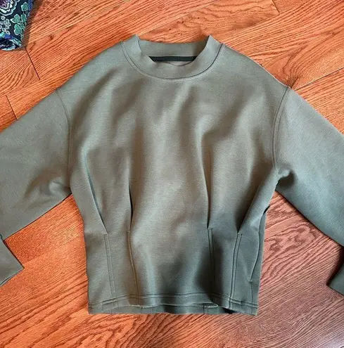 Lululemon  crewneck