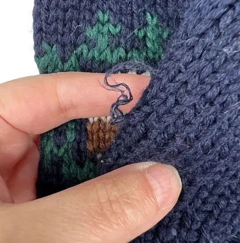 Vintage 90’s Patterned Navy Blue Sweater Size M