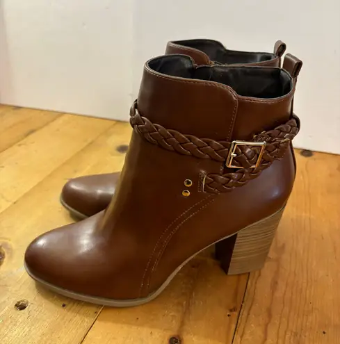 American Eagle Braided Buckle Side Zipper Carmel Brown Boots Heels 3 3/4”