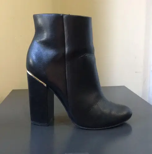 Kurt Geiger CARVELA Vegan Leather Black Side Zip Gold Metal Trim 3.75” Block Heel Boots EUC 6