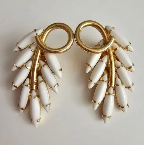 Napier Vintage 1960s White Milkglass Rhinestone Leaves Clip on Earrings Gold