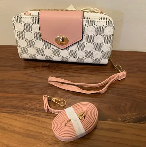 Luxie Collection Convertible crossbody wallet/wristlet