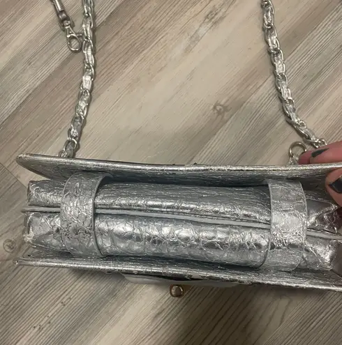 Big Buddha Crossbody, silver and black, comes  with 3 straps, has some wear see flaws in pics