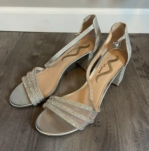 Nina Women’s Silver Metallic Textured Block-Heel Sandal