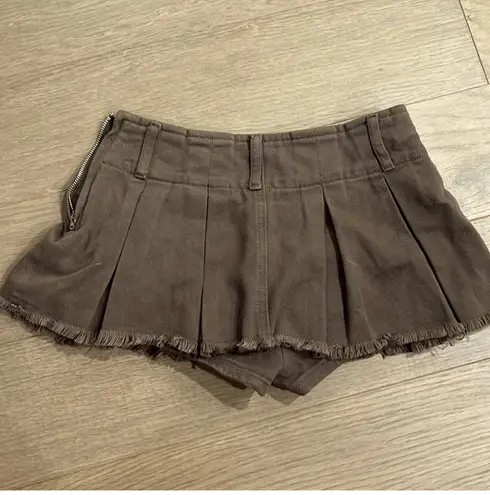 Edikted NWOT olive green pleated skort Washed Denim Pleated Micro Skort