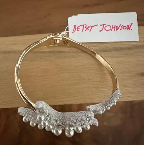 Betsey Johnson Gold Tone White Starfish Faux Pearl Crystal Hinge Bangle Bracelet
