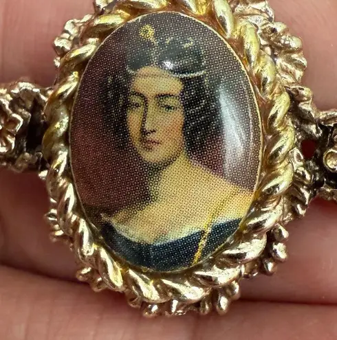Vintage Unsigned Victorian Lady Portrait Cameo Scarf Clip 9g. Gold