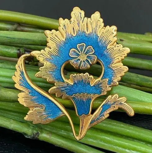 Vintage 1985 MMA Metropolitan Museum of Art Goldplated Blue Enamel Flower Brooch