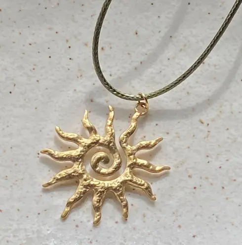 Handmade gold tone stainless steel sun boho retro vintage style necklace☀️