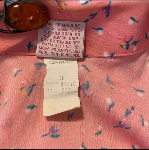 Vintage 70s bright pink tulip floral print button up blouse Size M