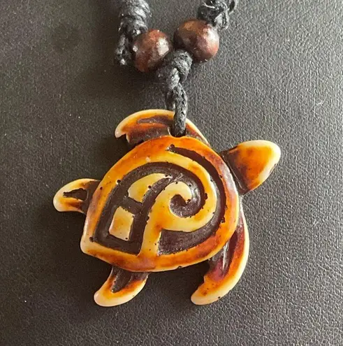 Elegant sea turtle necklace