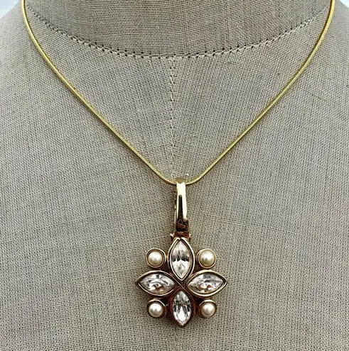Vintage S.A.L. Gold Tone Clear Swarovski Crystals Flower Pendant Necklace