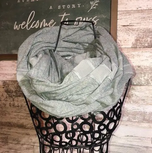 Lululemon  Athletica Scarf Womens Gray Vinyasa Buttons Stretch Ladies infinity​​