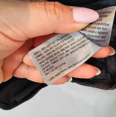 Universal Threads Women’s Black jacket.  Large  Adjustable waist.