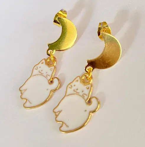 Handmade Kawaii white cat moon dangle earrings💕