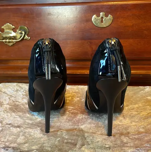 L.A.M.B. Gwen Stefani Wilson Black Mixed Leather Silver Trim Cut Out 3-Strap Pointy Toe Zip Heels $295 EUC 8.5