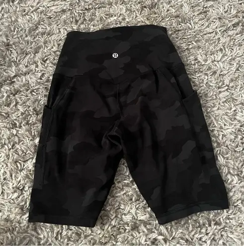 Lululemon  black formation Camo align 8” bike shorts with pockets size 4