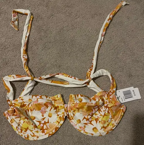 L Space Brand New  Camellia bikini top